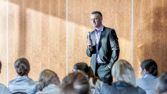 7 Must-Know Tips for Public Speaking in a Non-Native (for you) Language