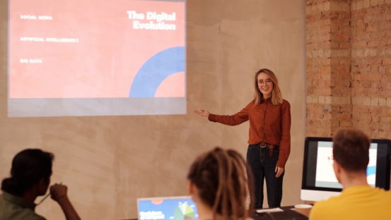 Why Your Slides Shouldn’t Do the Talking